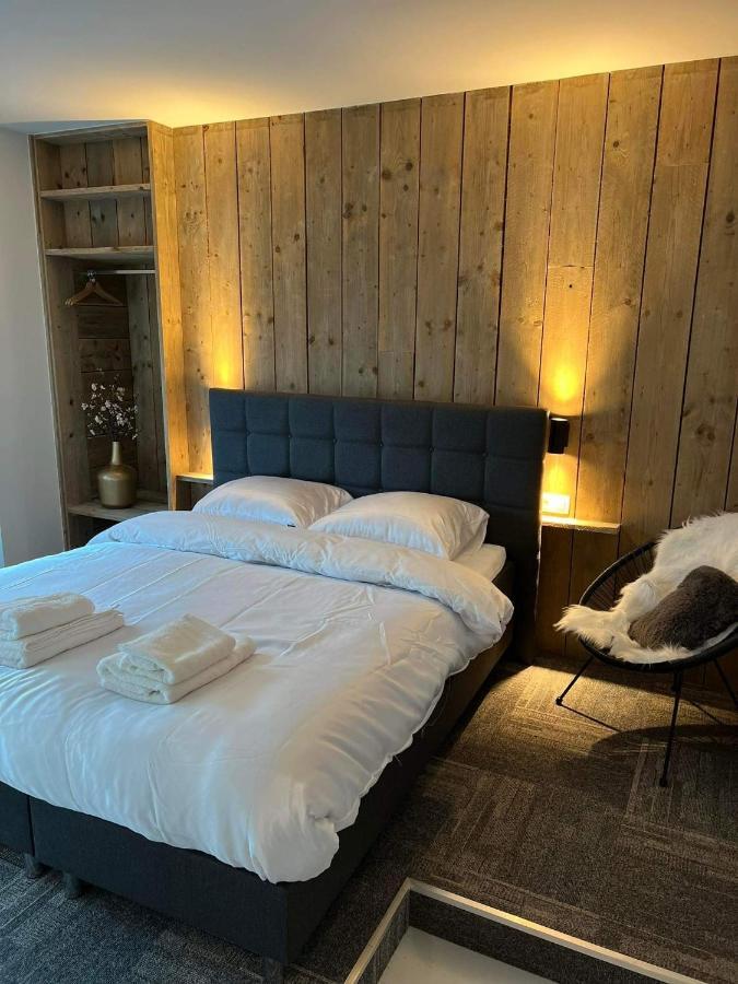 Prachtige In Centrum Met Badkamer ! Appartement *