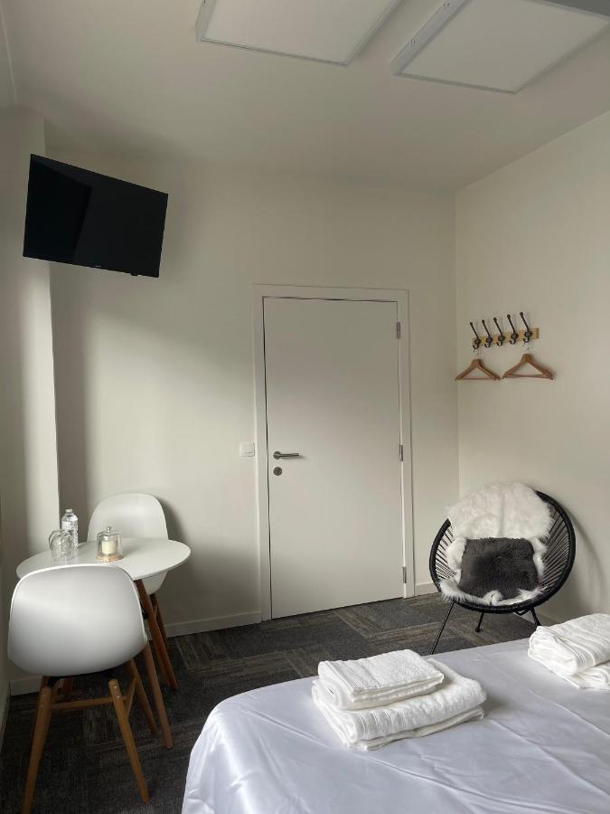 Prachtige In Centrum Met Badkamer ! Appartement